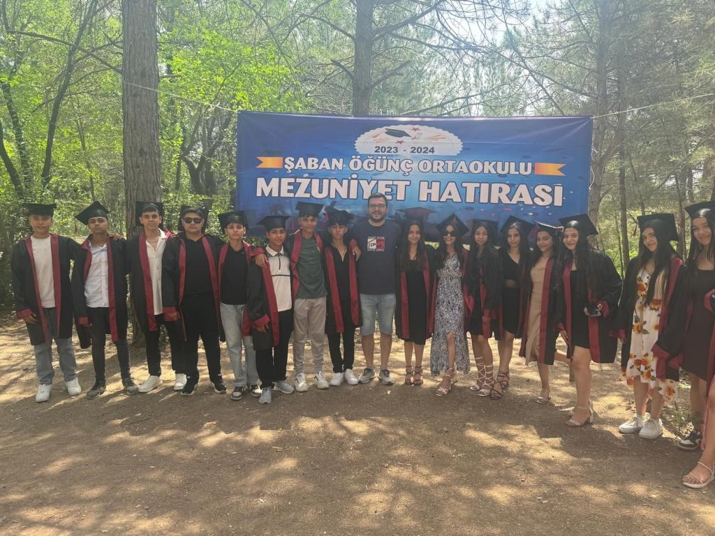 Okul müdürümüz ve yeni mezunlarımız
